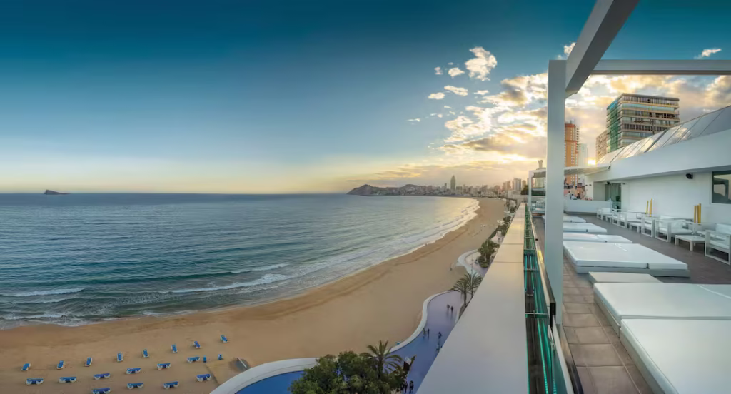 Beachfront view of Hotel Villa del Mar Benidorm all inclusive