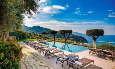 Rooftop infinity pool at Villa Fiorella Art Hotel overlooking the Bay of Naples